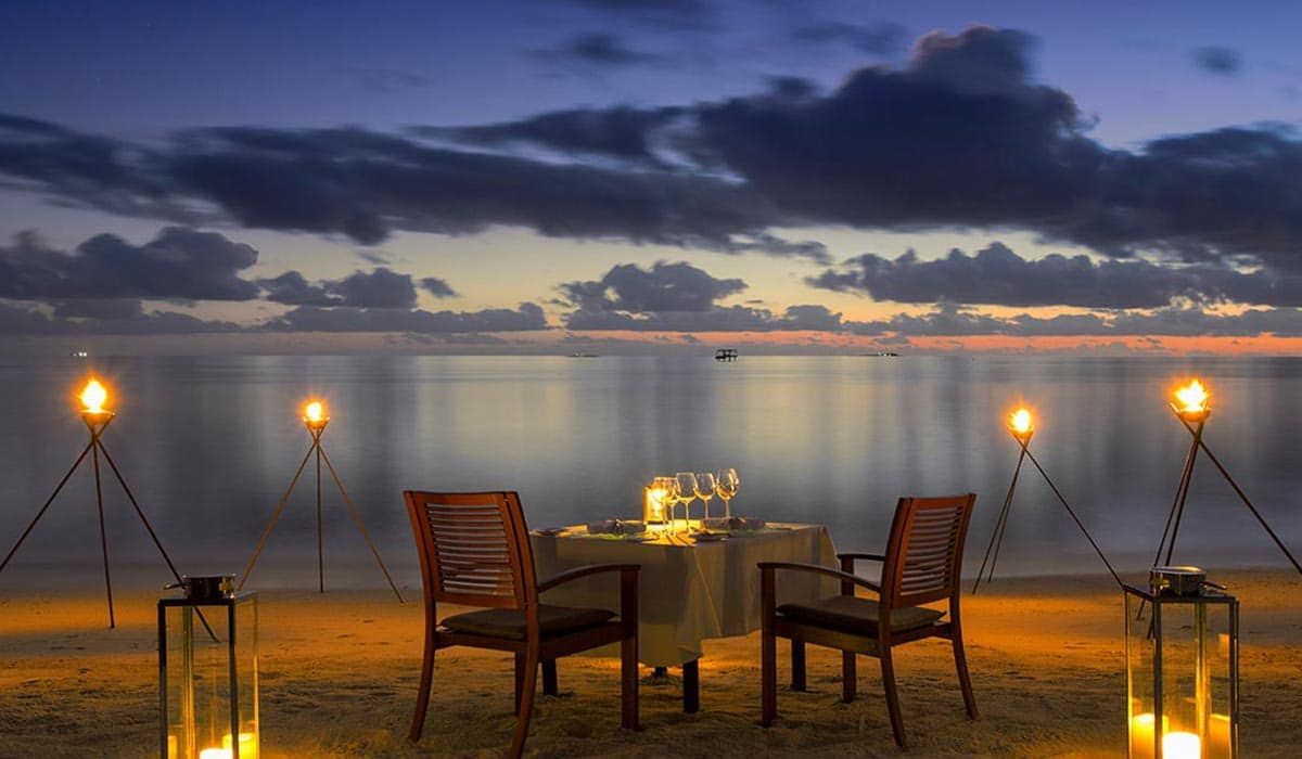 Romantic moments by the beach