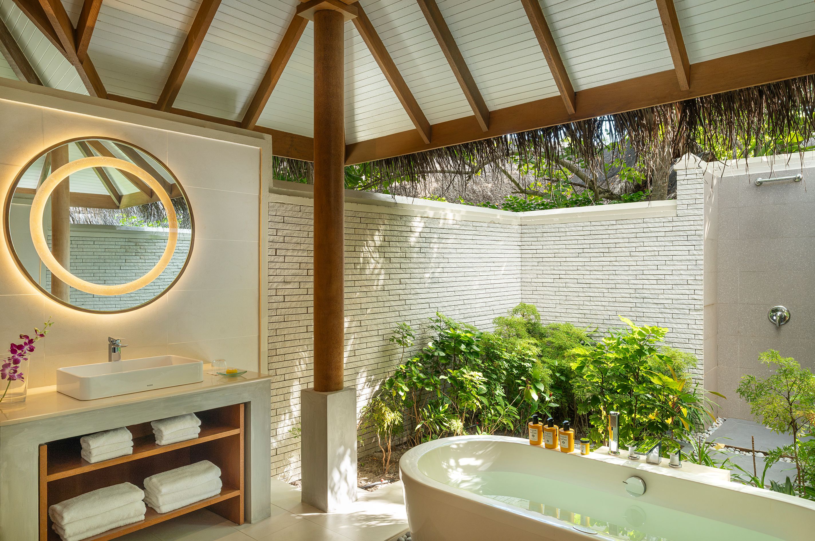 Baros deluxe beach villa bathroom