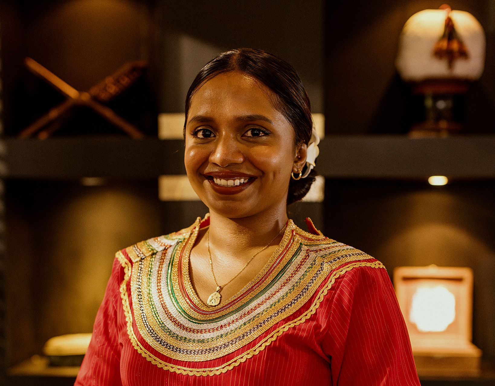 Baros Maldivian Lounge host