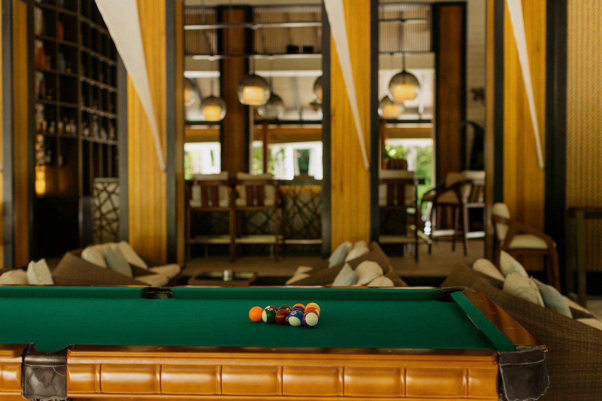 Baros Sails bar pool table