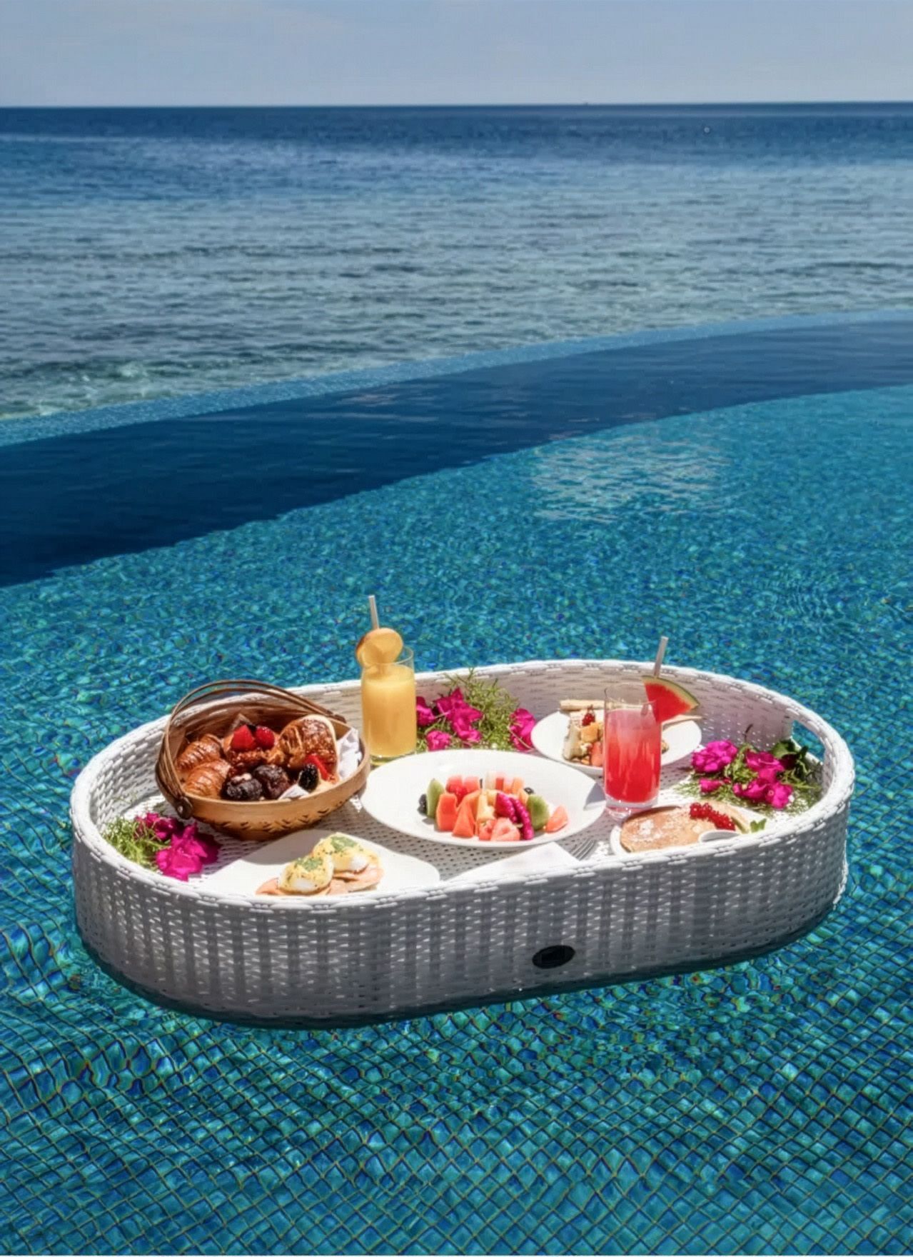 Floating breakfast