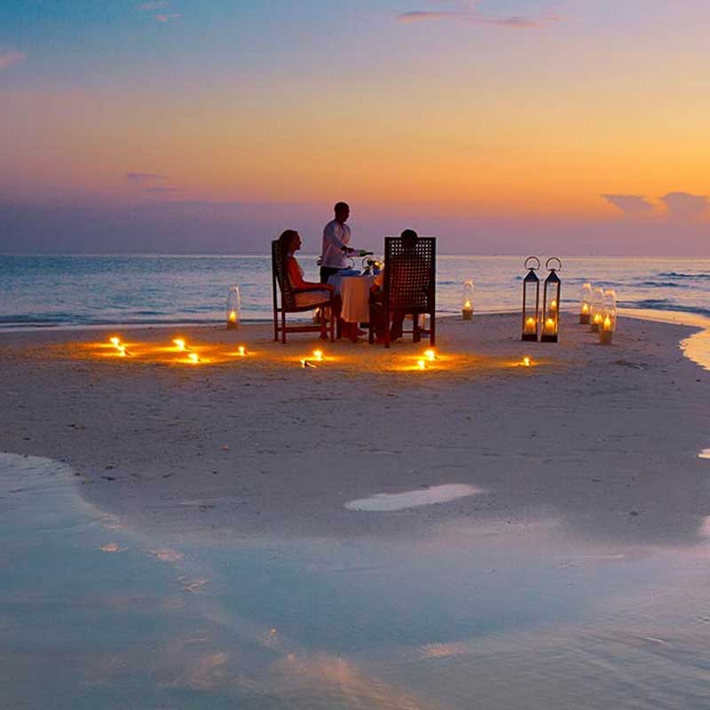 Sandbank Dining in Maldives 
